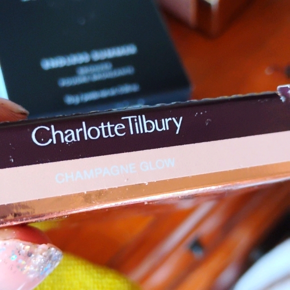 NIB Charlotte Tilbury Hollywood Glow Glide Face Highlighter - Champagne Glow - Picture 5 of 10